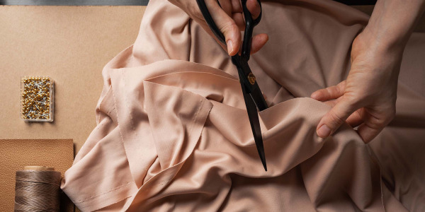 Silk sewing for beginners: 10 tricks to make your machine love this fabric