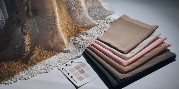 The Perfect Lining for a Lace Dress: How to Choose the Color and Fabric